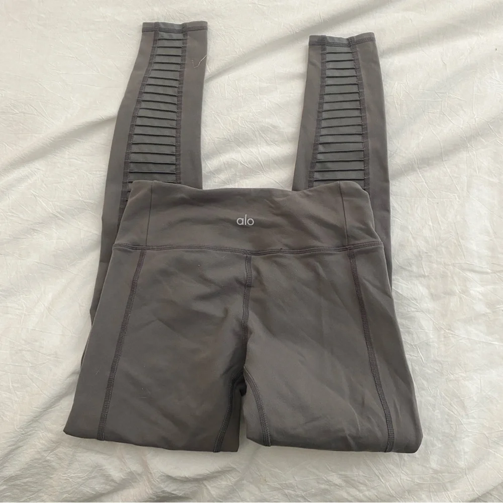 ALO YOGA Gray Women's Moto Leggings high waist 7/8 S - Picture 5 of 6
